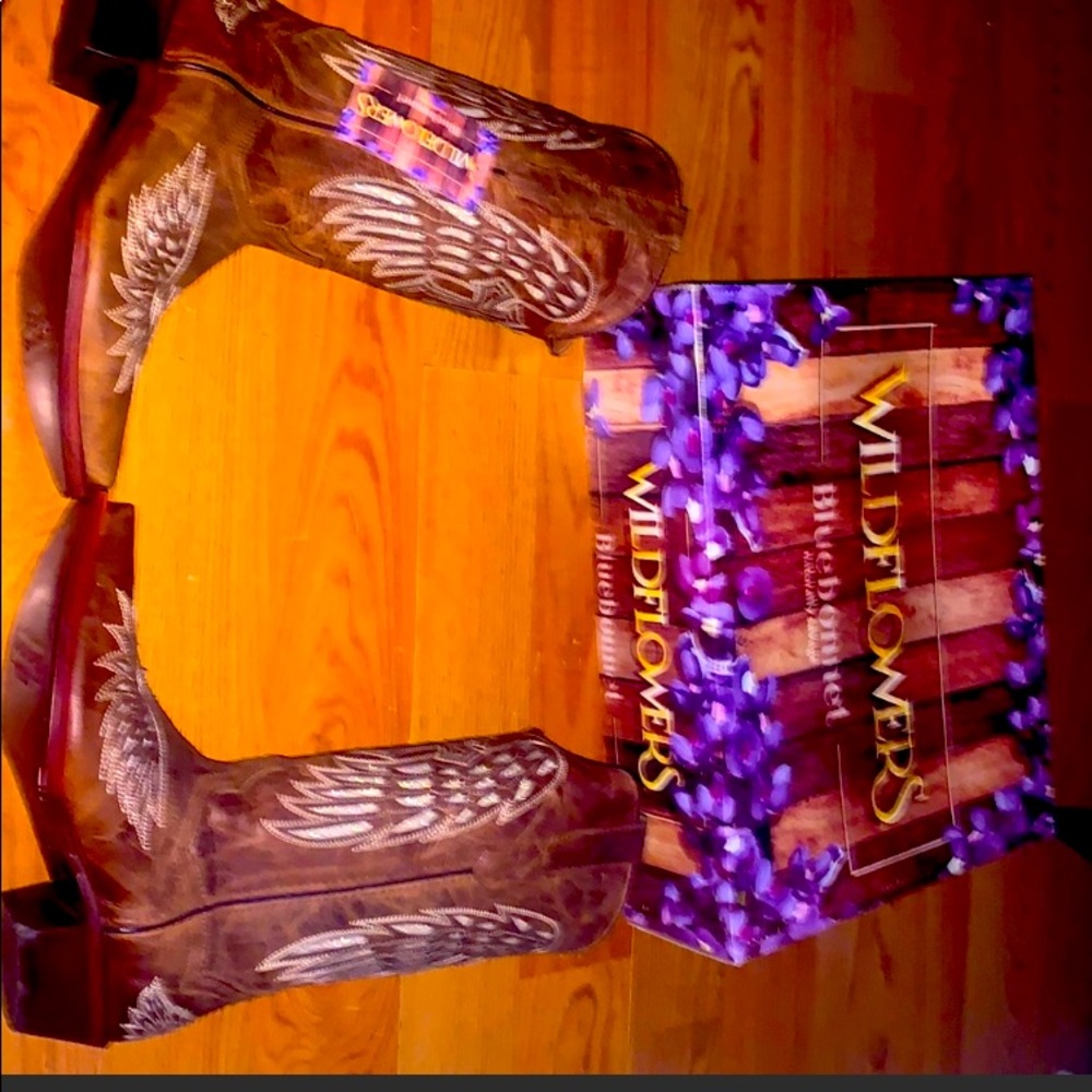 I’m selling some boots the brand is,WildFlower and the color is brown and,size 9